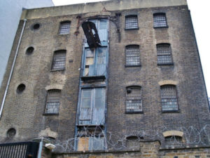 Derelict London Southwark Warehouse (c) P.Talling