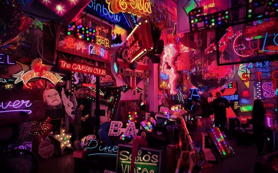 Gods Own Junkyard – der Himmel der Neonschilder