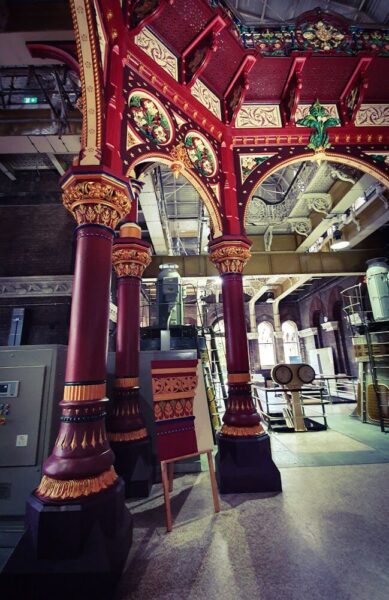 London Abbey Mills Kläranlage Innen dekorierte Säulen