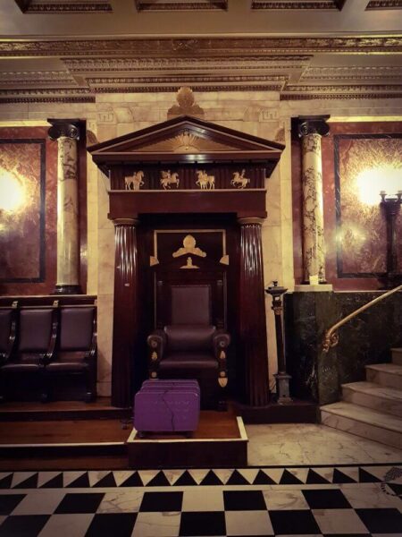 London Andaz Hotel Freimaurer Tempel Stuhl