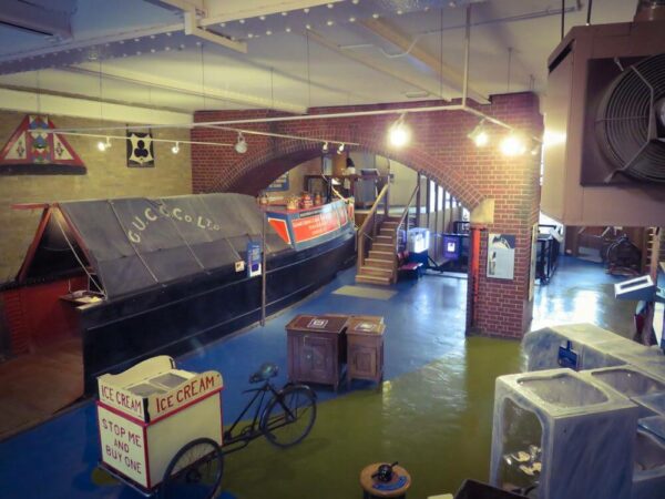 London Canal Museum Ausstellungsraum Narrow Boat Eiswagen