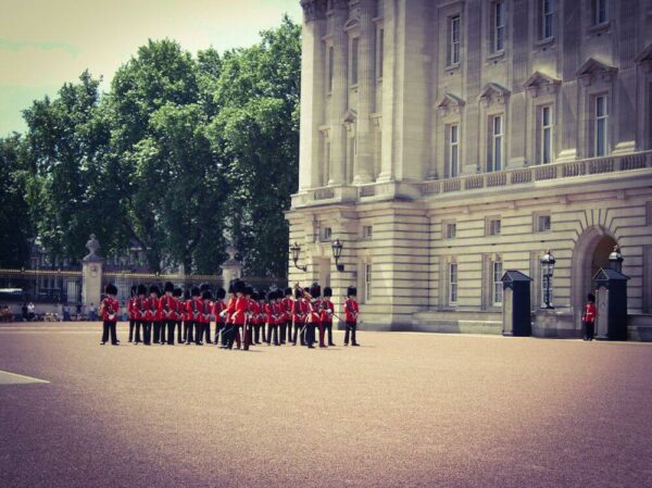 London Changing of the guards Wachwechsel Buckingham Palace