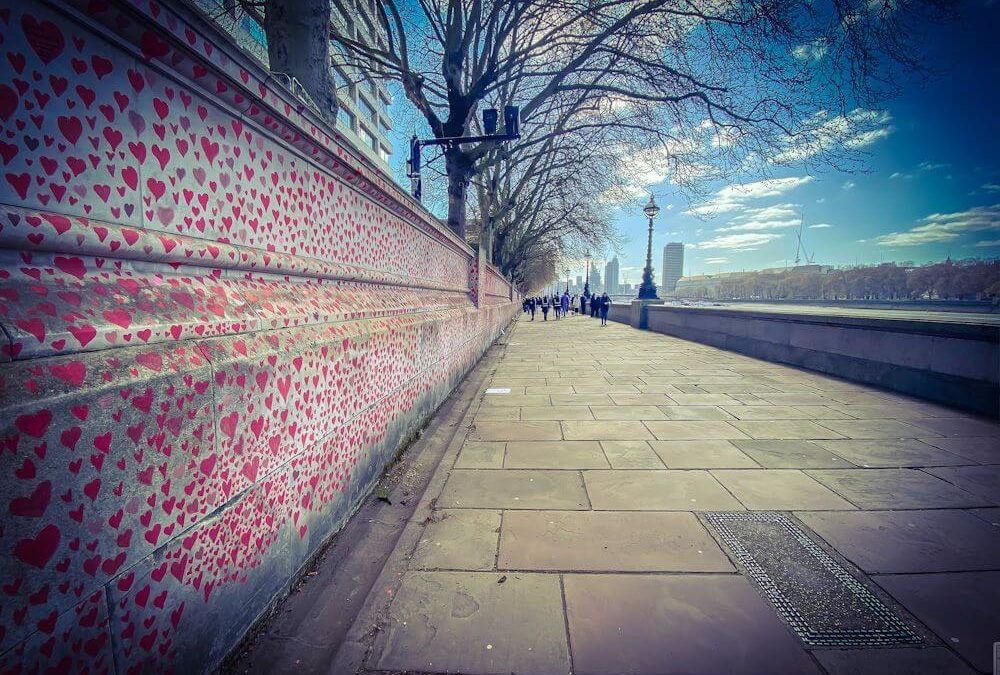 London Covid Memorial Wall St Thomas Hospital Themseufer