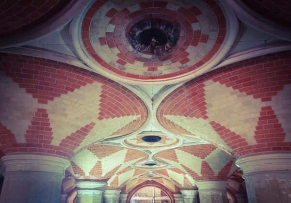 London Crystal Palace Subway Station Decke rot weiß
