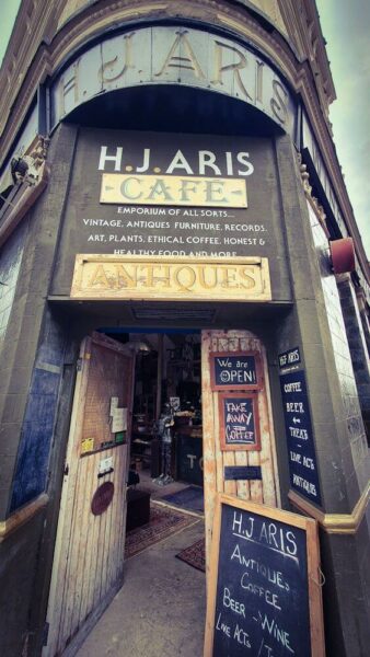 London Dalston H.J.Aris Antique Cafe Eingang