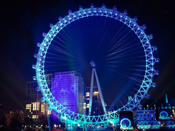 London Eye Riesenrad blau Silvester