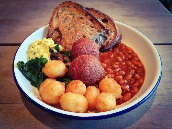 London Frühstück Hanbury Street Canvas Cafe full english breakfast vegan