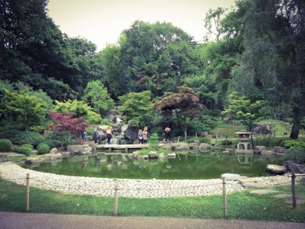 London Gärten Holland Park Kyoto Garden Japan Teich Ahorn