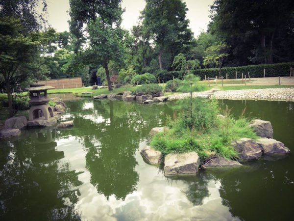 London Gärten Holland Park Kyoto Garden Teich