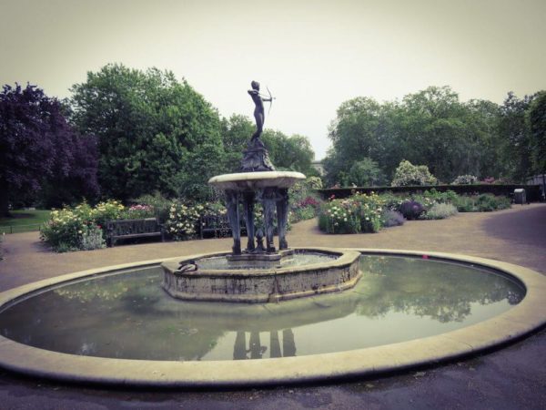 London Gärten Hyde Park Rose Garden Springbrunnen