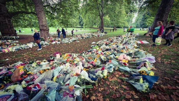 London Green Park Queen Flower Tribute