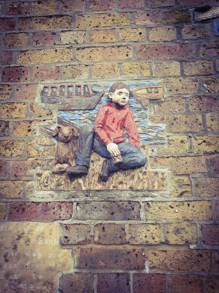 London Greenwich Installation A Thames Tale Amanda Hinge Junge Hund