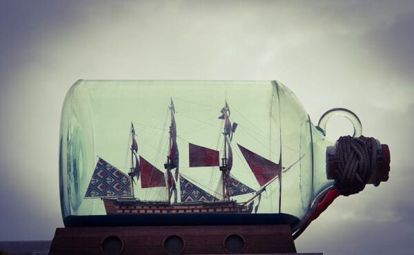 London Greenwich Statue Message in a bottle