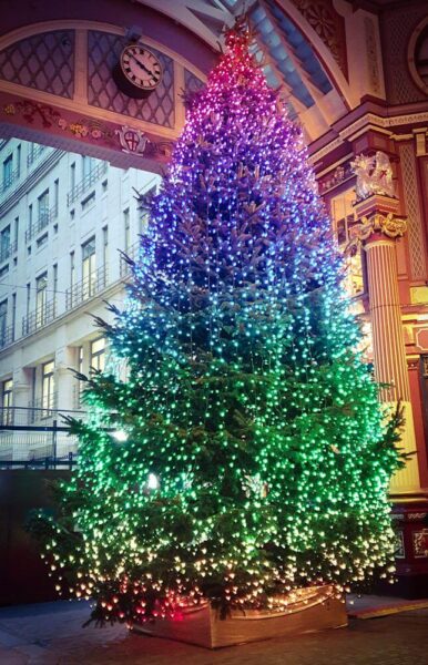 London Leadenhall Market Weihnachten Tannenbaum bunt
