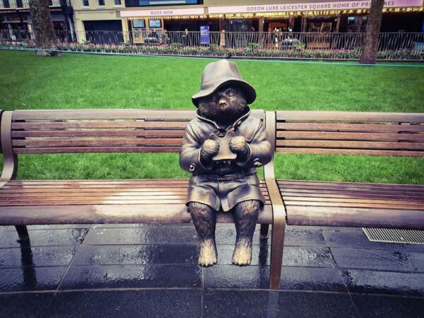 London Leicester Square Kinohelden Paddington Bär