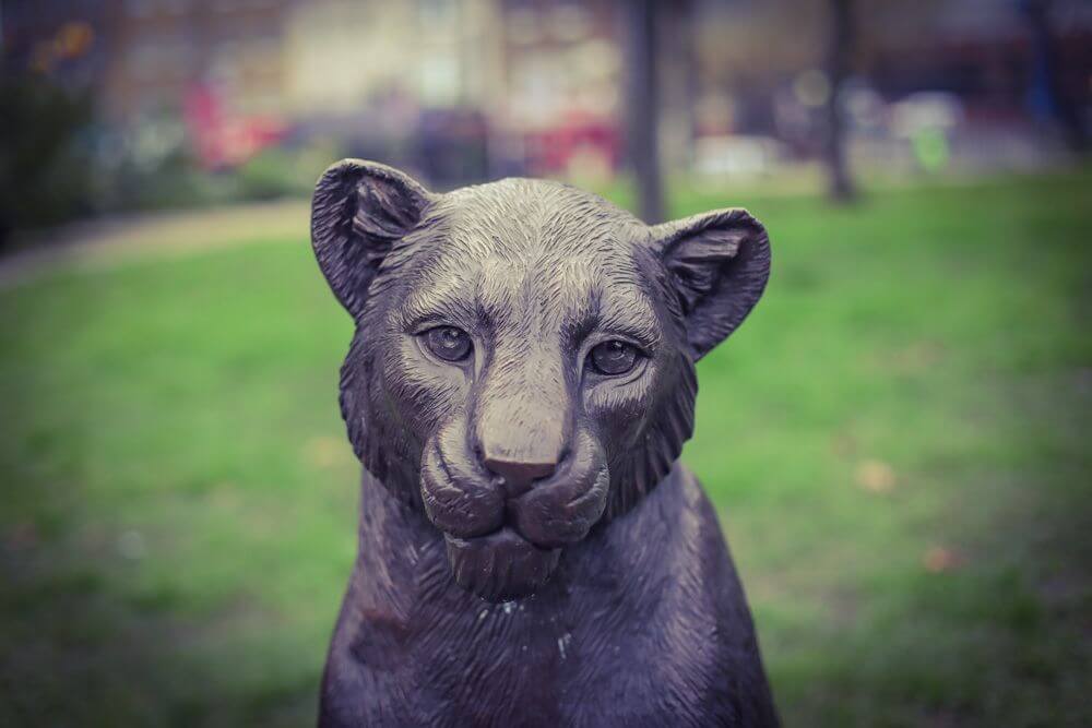 Löwen Statuen von Gillie & Marc in London