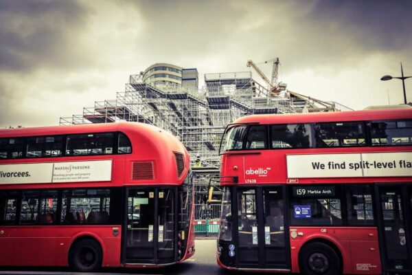 London Marble Arch Mound Aussichtsplattform rote Busse