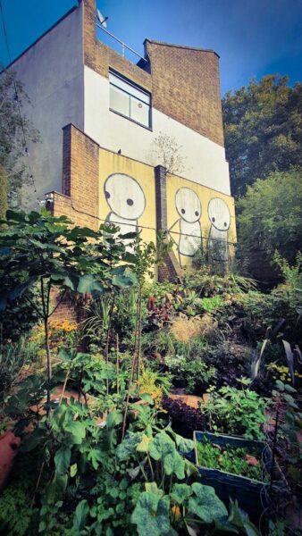 London Phoenix Garden Stik Street Art gelbe Strichmännchen