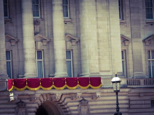 London Prinzessin Diana Buckingham Palace Hochzeitskuss