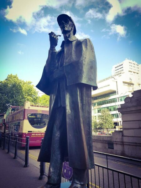 London Sherlock Holmes Statue Baker Street Station