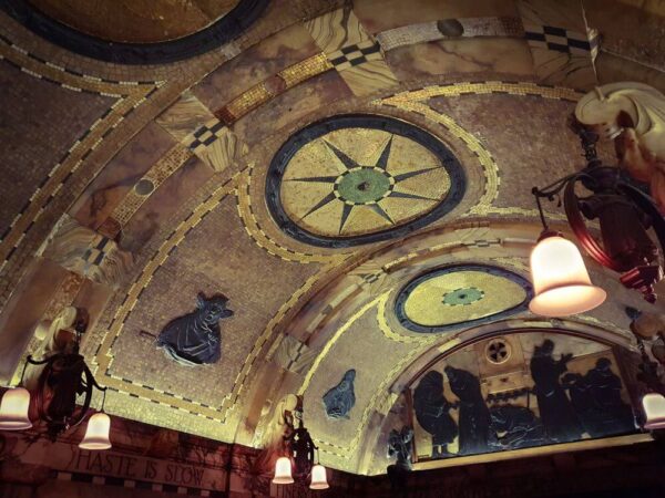 London The Blackfriar Pub Mönche Mosaike