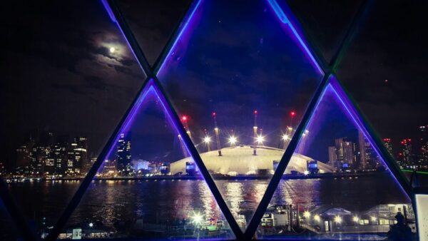 London Trinity Buoy Wharf Aussicht Leuchtturm O2 Arena Nachts