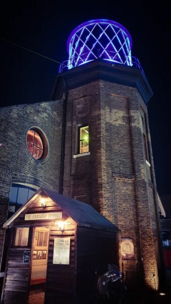 London Trinity Buoy Wharf Leuchtturm Faraday Effect Museum