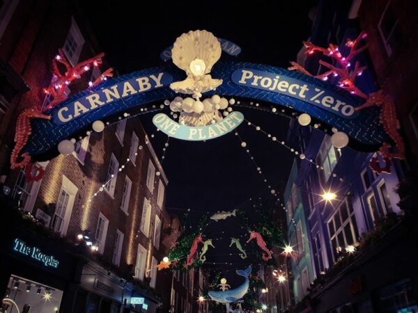 London Vorweihnachtszeit Carnaby Street Weihnachtbeleuchtung