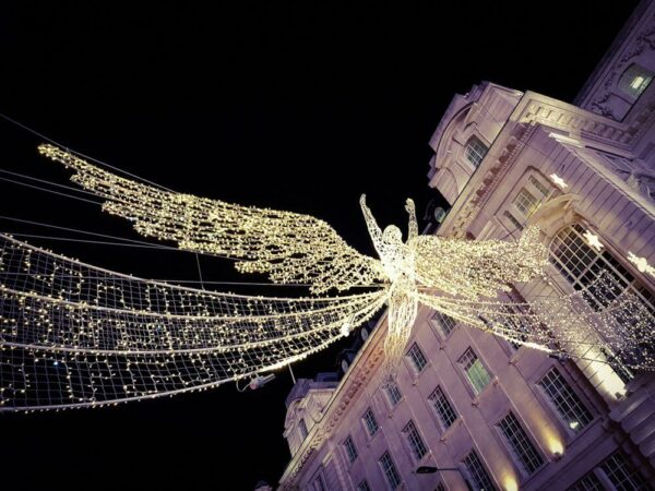 London Vorweihnachtszeit Piccadilly Circus Weihnachtsbeleuchtung Engel