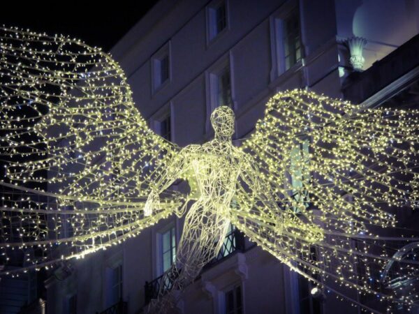 London Vorweihnachtszeit Weihnachtsbeleuchtung Engel Piccadilly Circus Regents Street