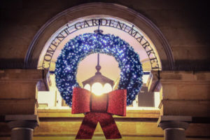 London Weihnachtsbeleuchtung Covent Garden Adventskranz