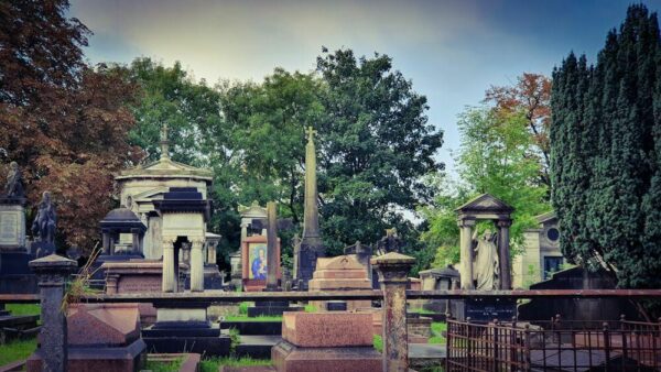 London West Norwood Cemetery Magnificent Seven Greek Nekropolis
