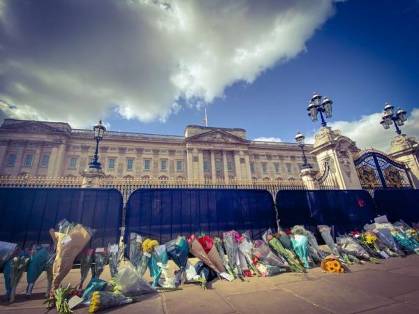 Tod Prince Philip Buckingham Palace LondonFrontansicht Blumen