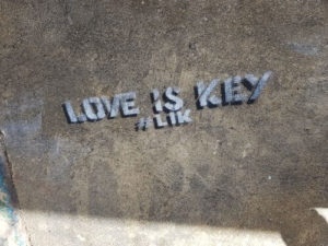Street Art im East End von London - Love is key - passend zur royalen Hochzeit, oder?