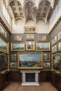 Im Gemälderaum (Picture Room) hat Sir Soane die Gemälde teilweise auf Flügeltüren angebracht, damit mehr Bilder Platz finden © Sir John Soane's Museum
