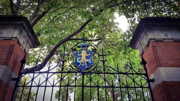 London Chelsea Physic Garden Watergate Wappen Apothekergilde